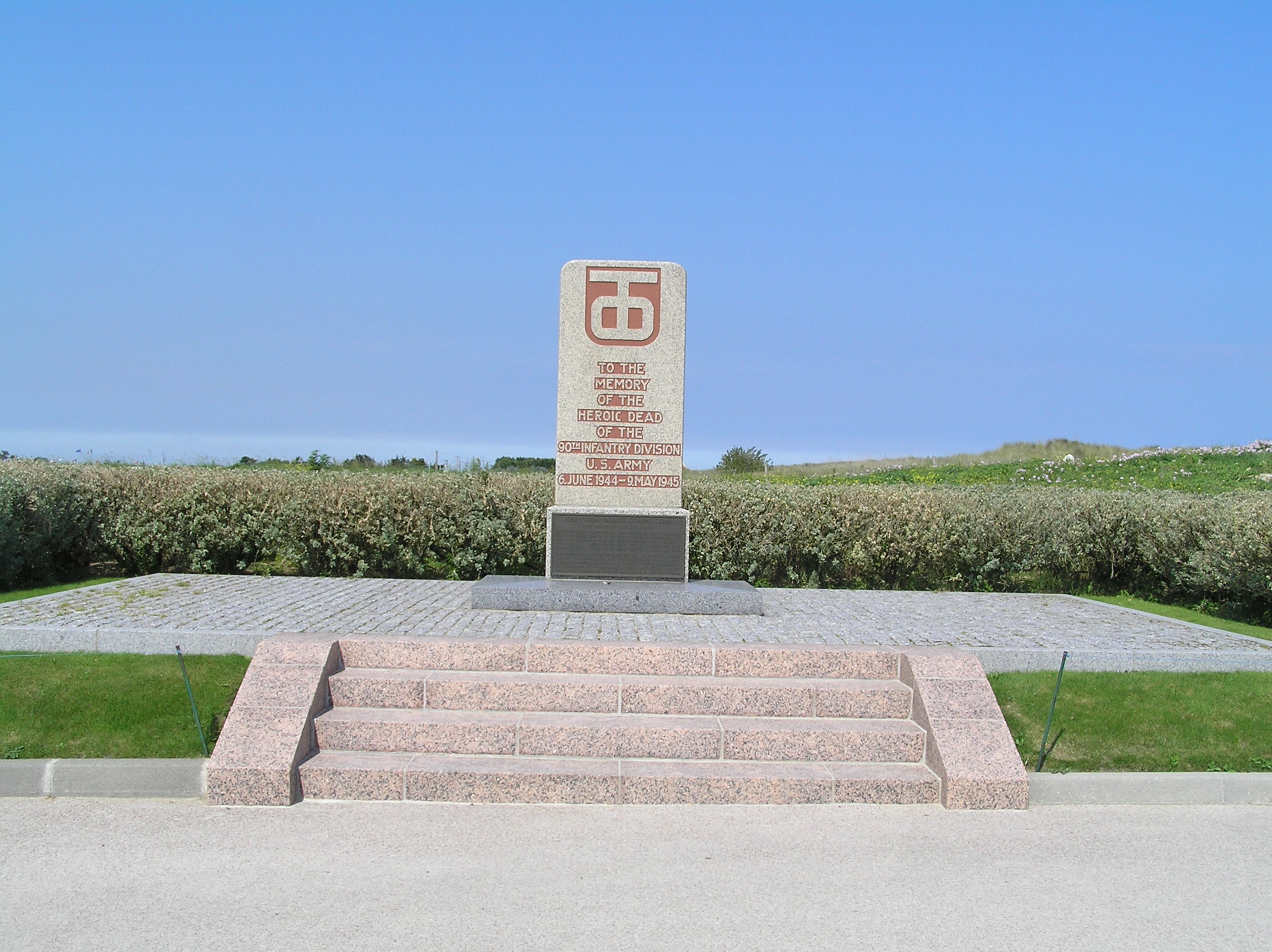 gallery-utah-beach-monument90th